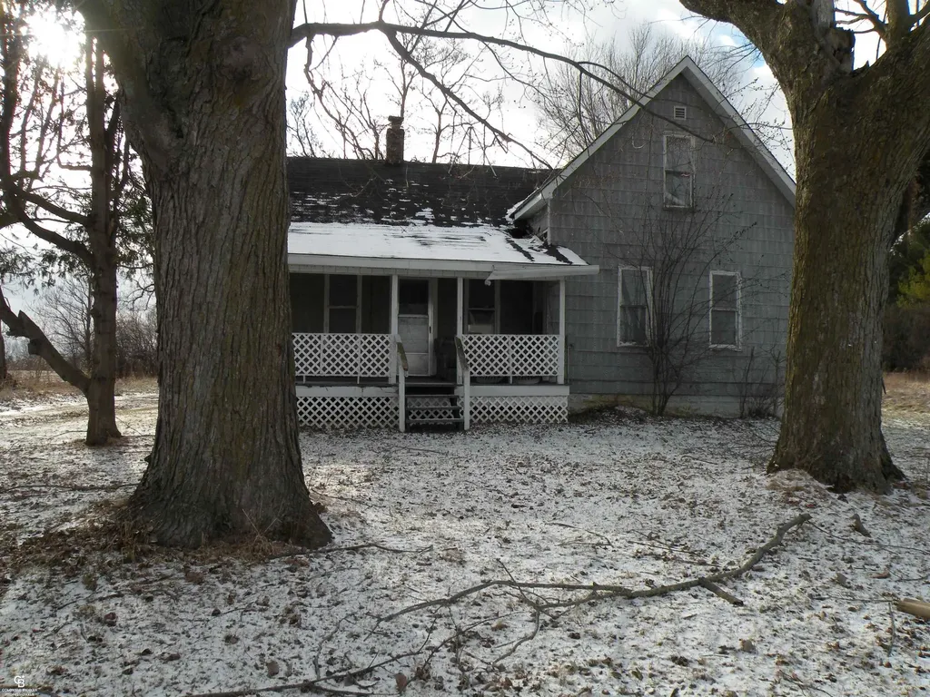 7627 Emmett Road Brockway Township MI 48097