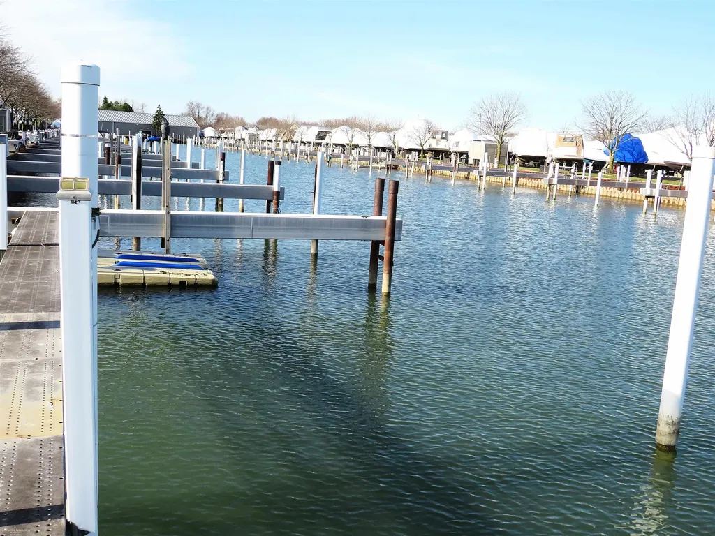 41700 Conger Bay G-269 Drive Harrison Charter Township MI 48045