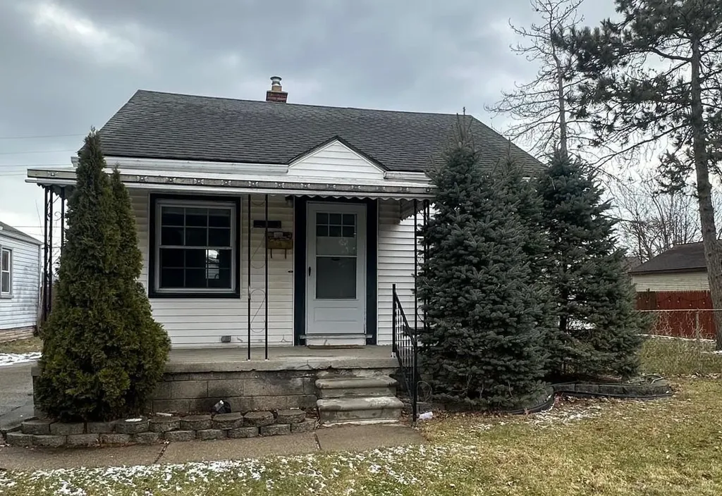 22046 Cushing Avenue Eastpointe City MI 48021