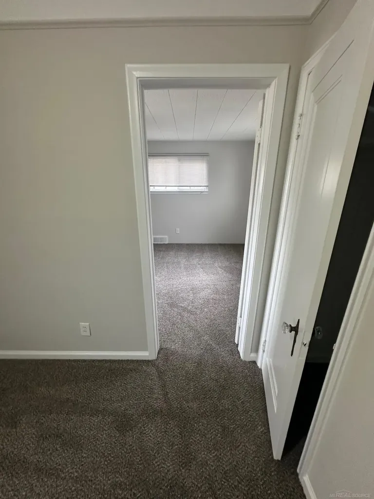 22046 Cushing Avenue Eastpointe City MI 48021