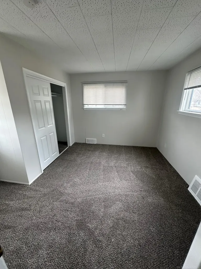 22046 Cushing Avenue Eastpointe City MI 48021