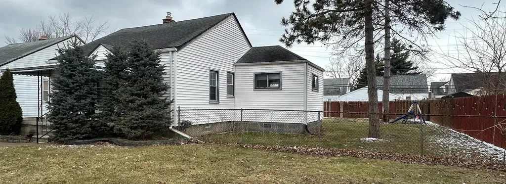 22046 Cushing Avenue Eastpointe City MI 48021