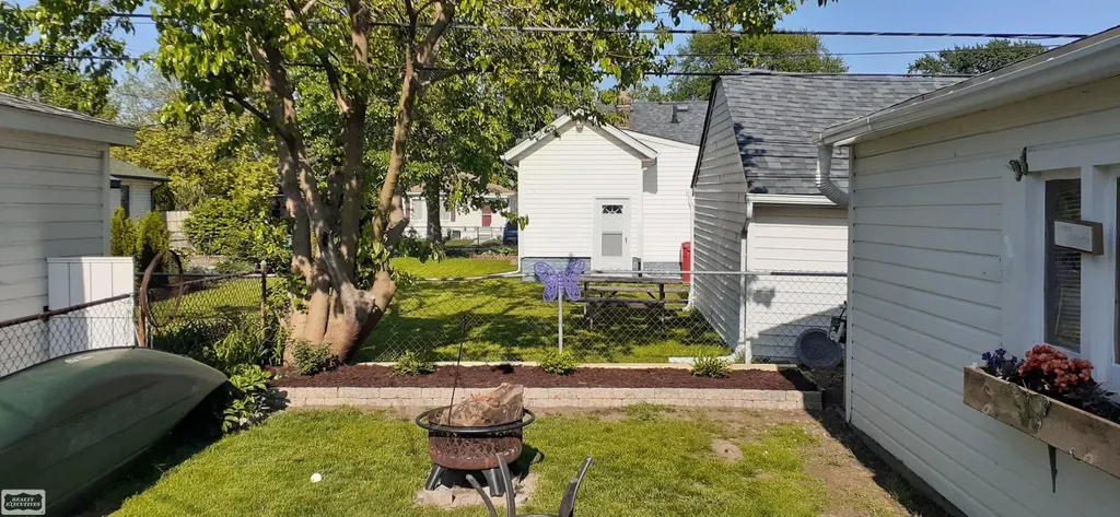23814 Cushing Street Eastpointe City MI 48021