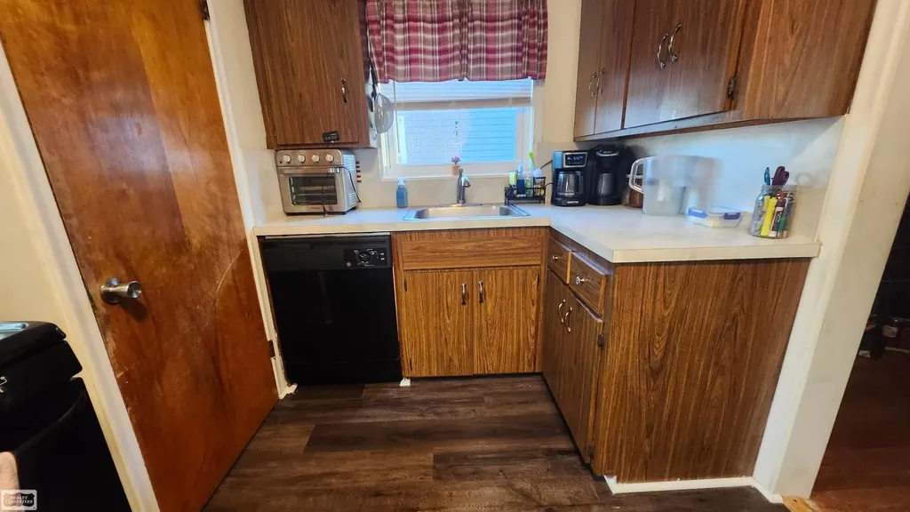 23814 Cushing Street Eastpointe City MI 48021