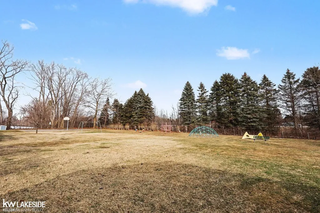 11518 Messmore Road Utica City MI 48317