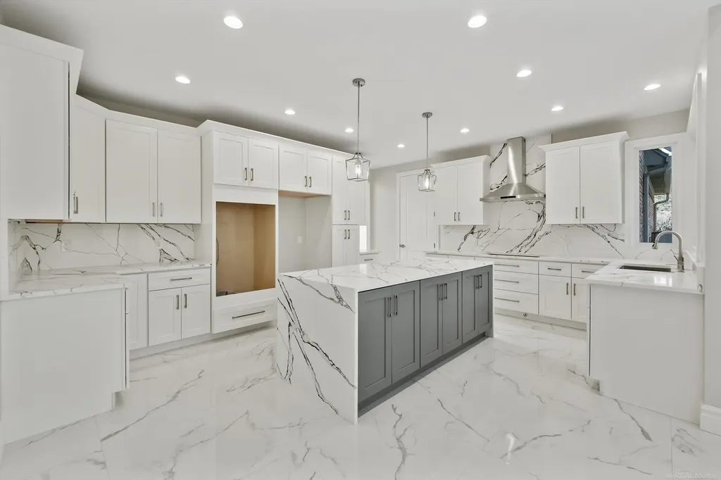 19790 Westchester Drive Clinton Charter Township MI 48038