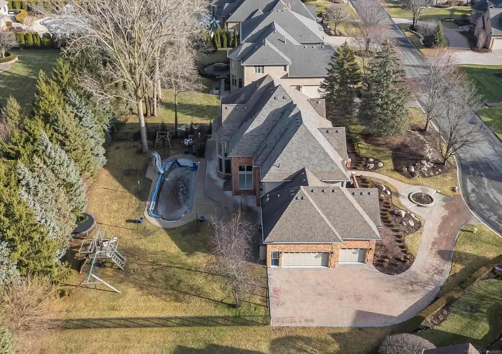 19790 Westchester Drive Clinton Charter Township MI 48038