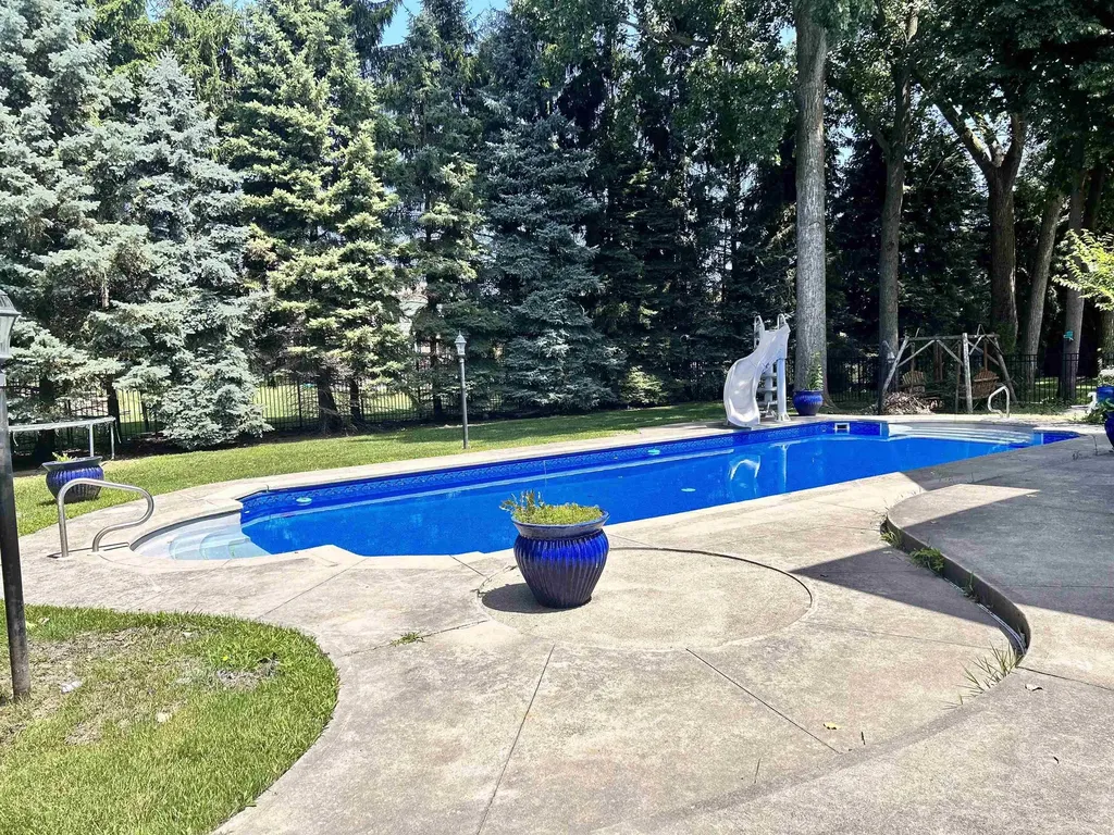 19790 Westchester Drive Clinton Charter Township MI 48038