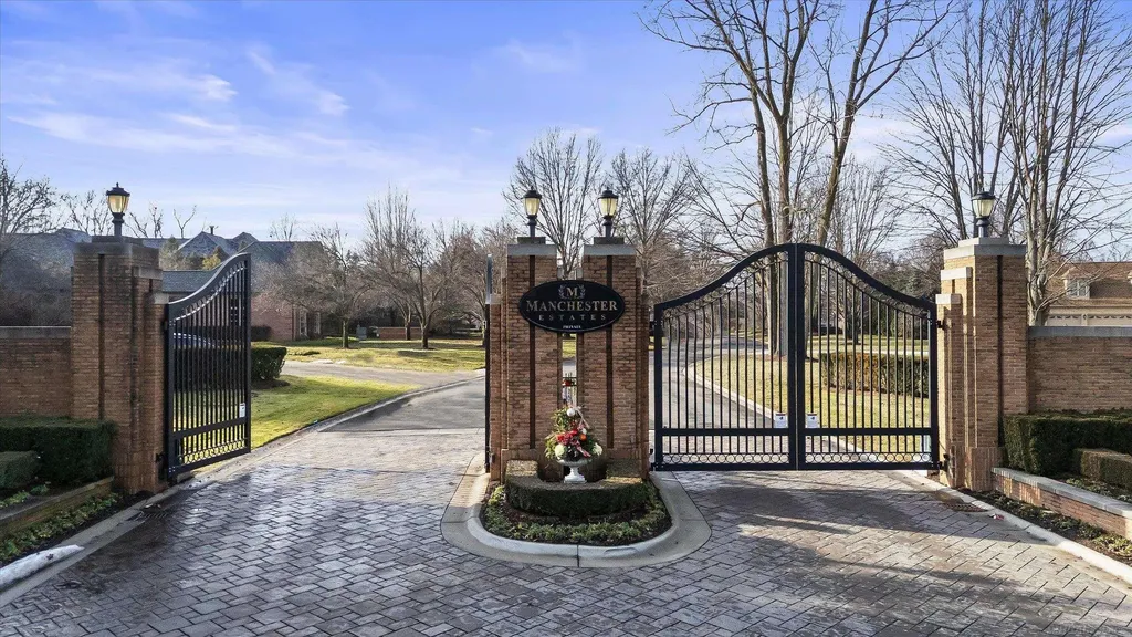 19790 Westchester Drive Clinton Charter Township MI 48038