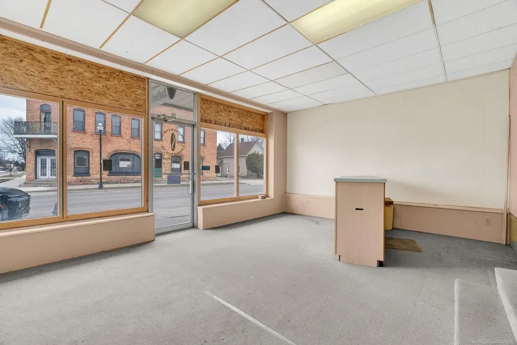 33 N Howard Street Croswell City MI 48422