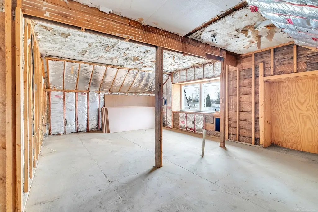 33 N Howard Street Croswell City MI 48422