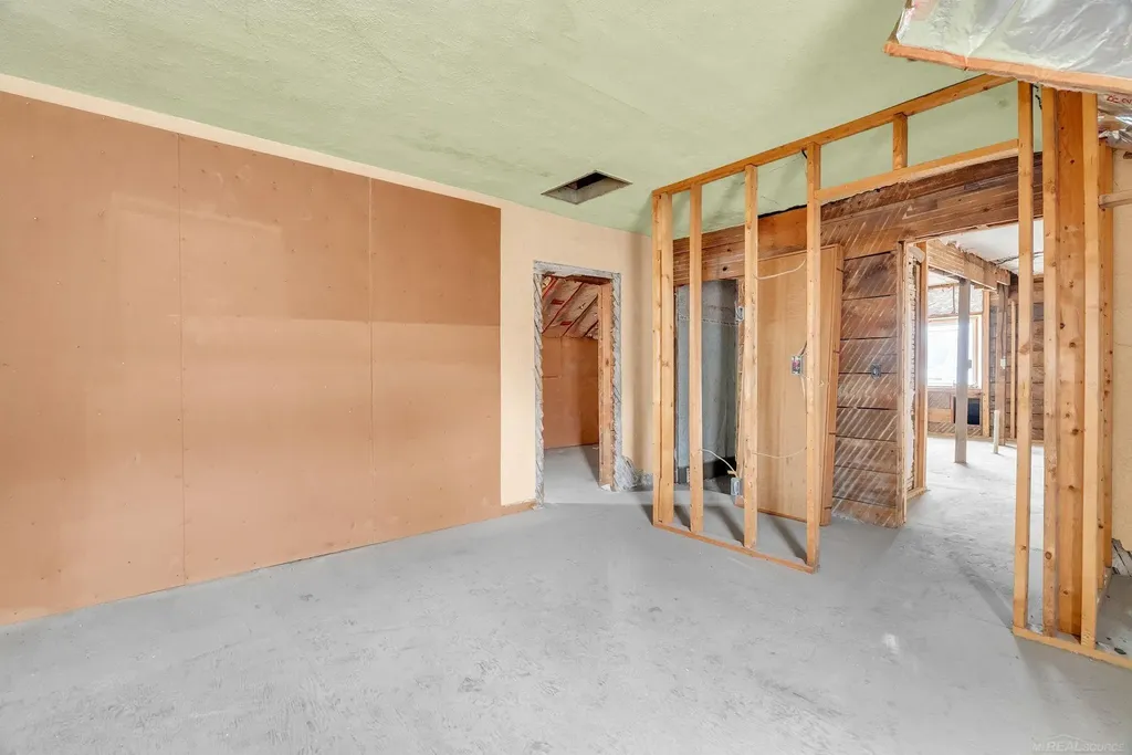 33 N Howard Street Croswell City MI 48422