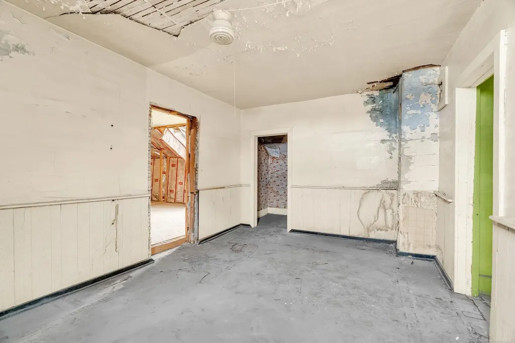 33 N Howard Street Croswell City MI 48422