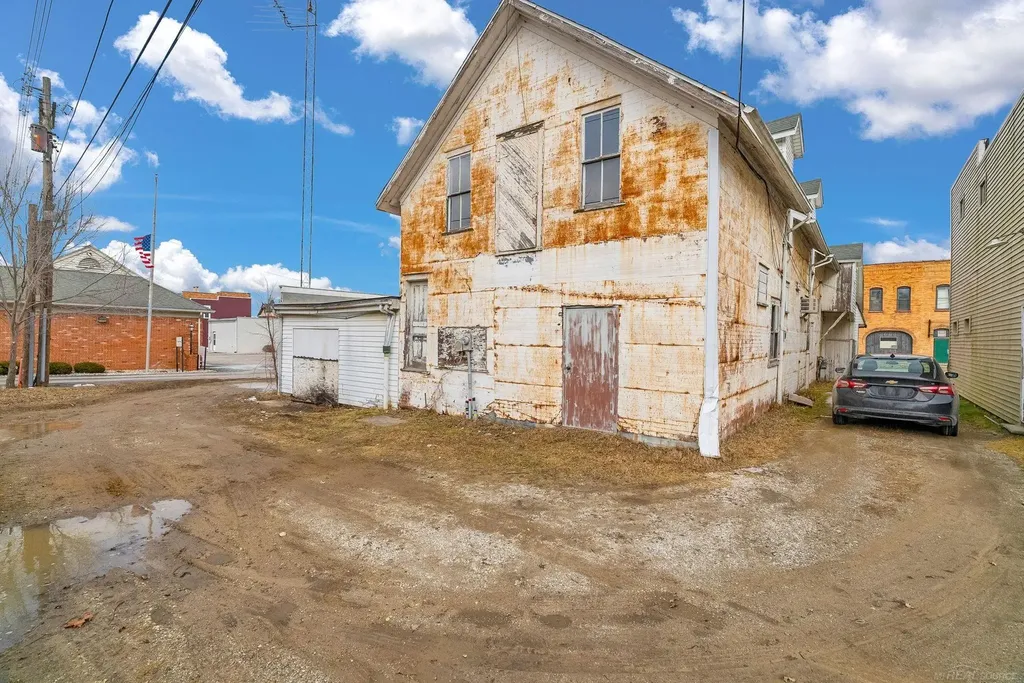 33 N Howard Street Croswell City MI 48422