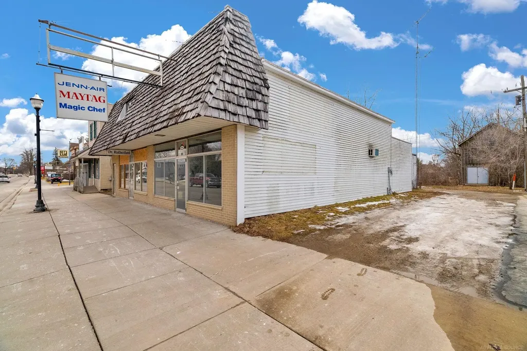 33 N Howard Street Croswell City MI 48422