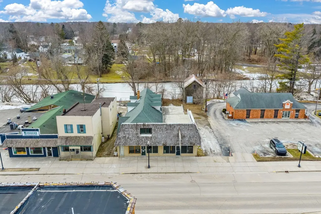 33 N Howard Street Croswell City MI 48422