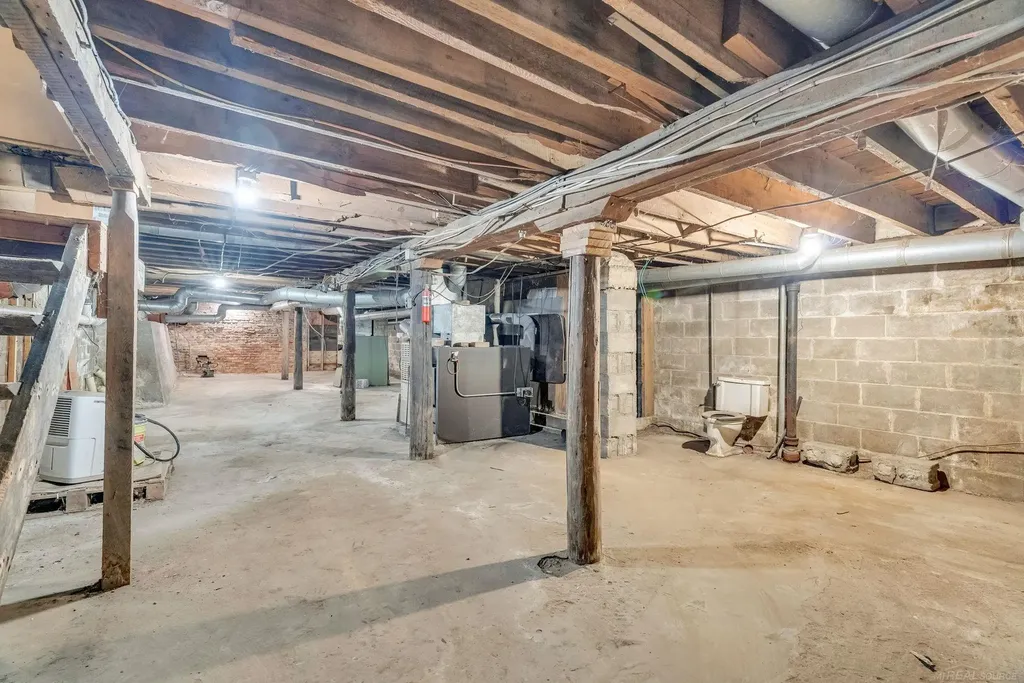 33 N Howard Street Croswell City MI 48422