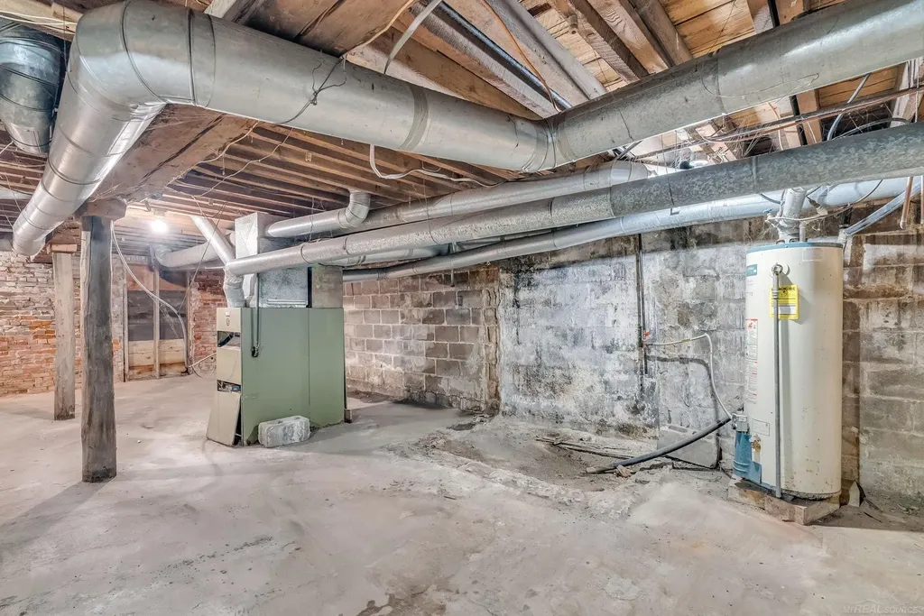 33 N Howard Street Croswell City MI 48422