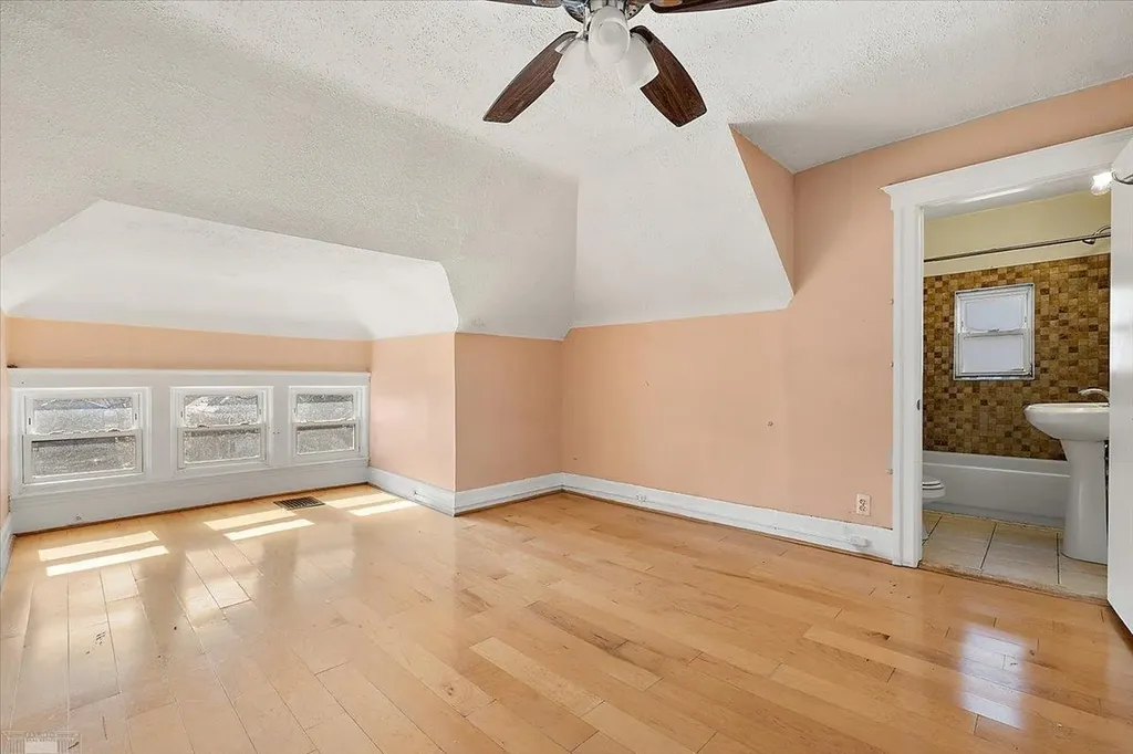 309 Melbourne Street Detroit City MI 48202