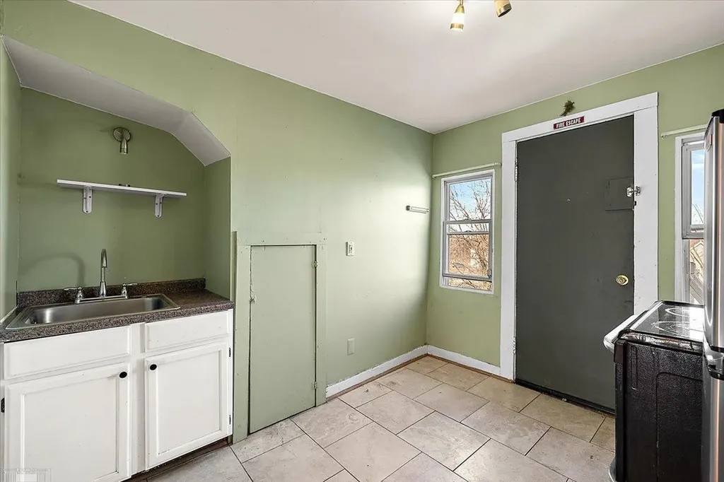 309 Melbourne Street Detroit City MI 48202