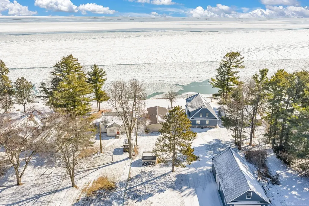 8723 Lakeshore Road Worth Township MI 48450