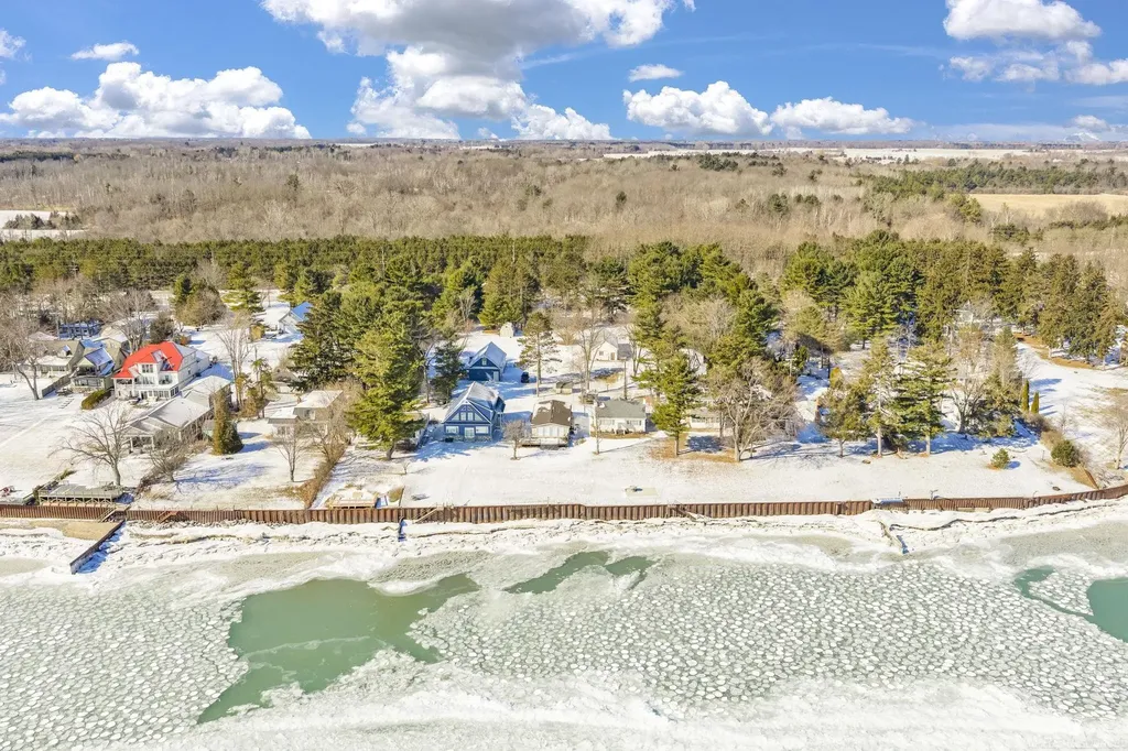 8723 Lakeshore Road Worth Township MI 48450
