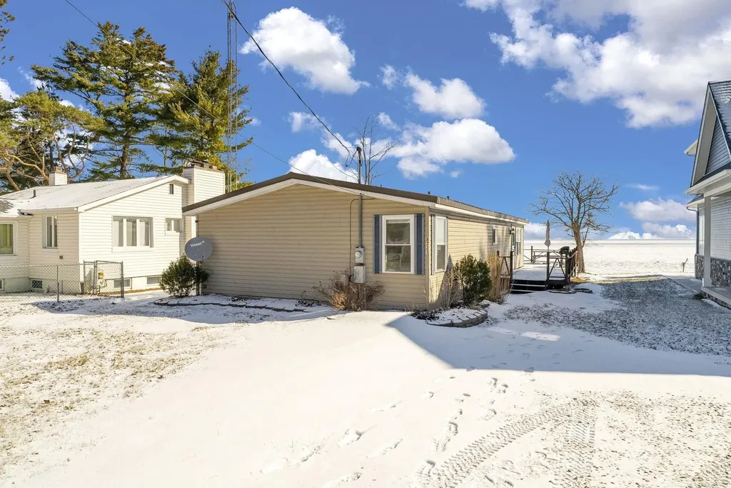 8723 Lakeshore Road Worth Township MI 48450