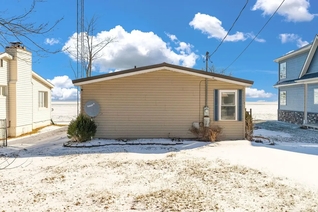 8723 Lakeshore Road Worth Township MI 48450