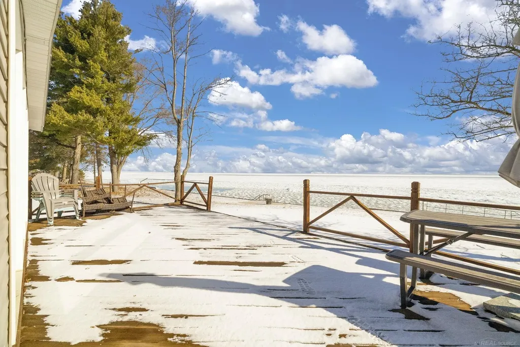 8723 Lakeshore Road Worth Township MI 48450