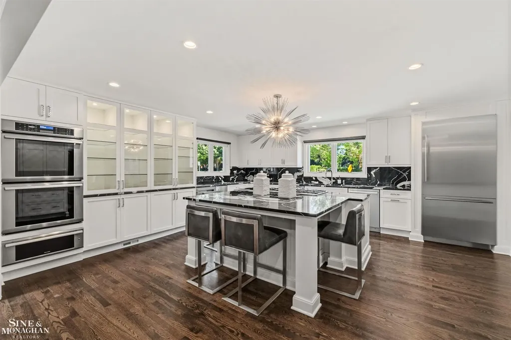 89 Lake Shore Road Grosse Pointe Farms City MI 48236