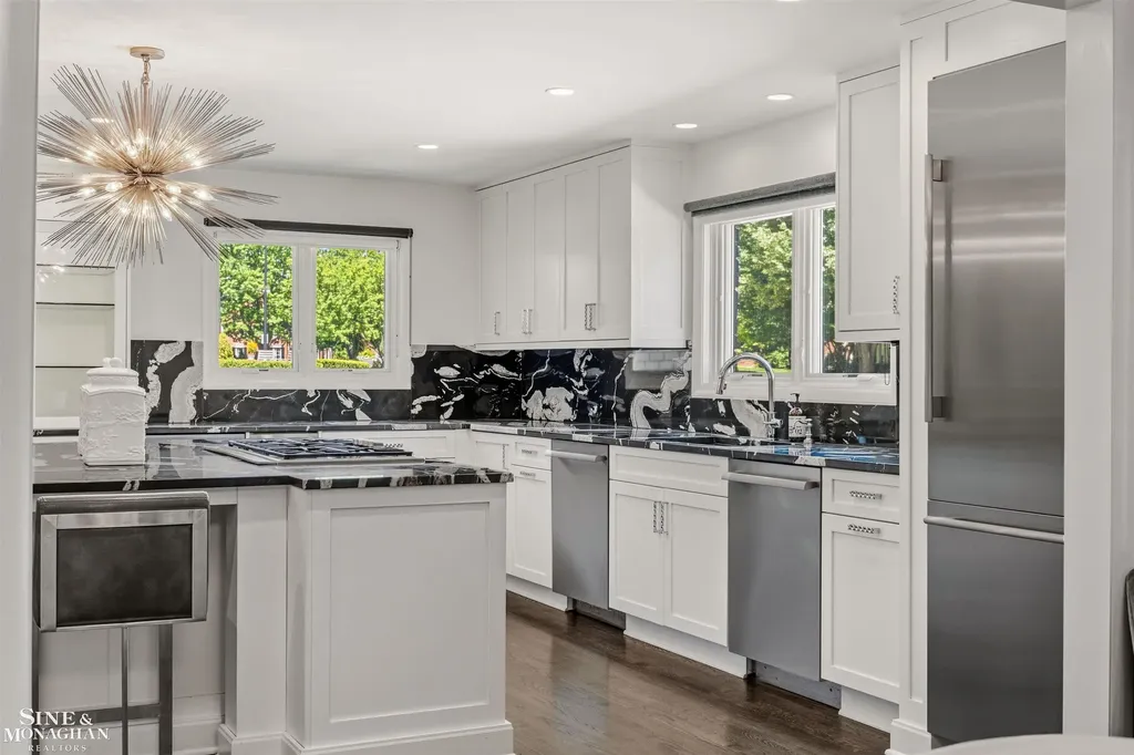 89 Lake Shore Road Grosse Pointe Farms City MI 48236