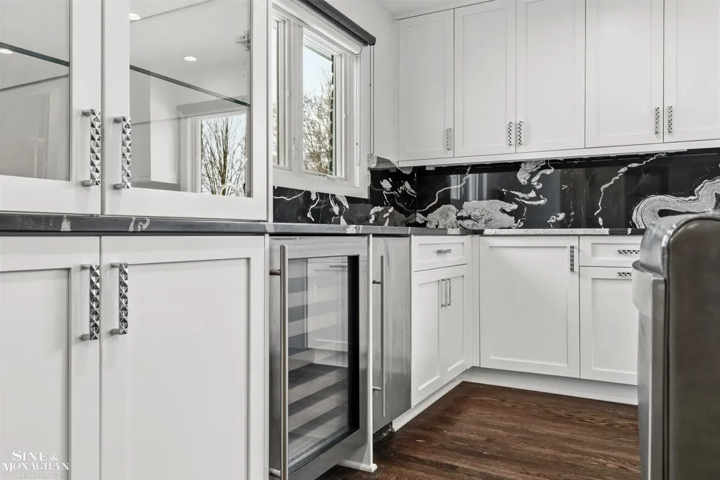 89 Lake Shore Road Grosse Pointe Farms City MI 48236