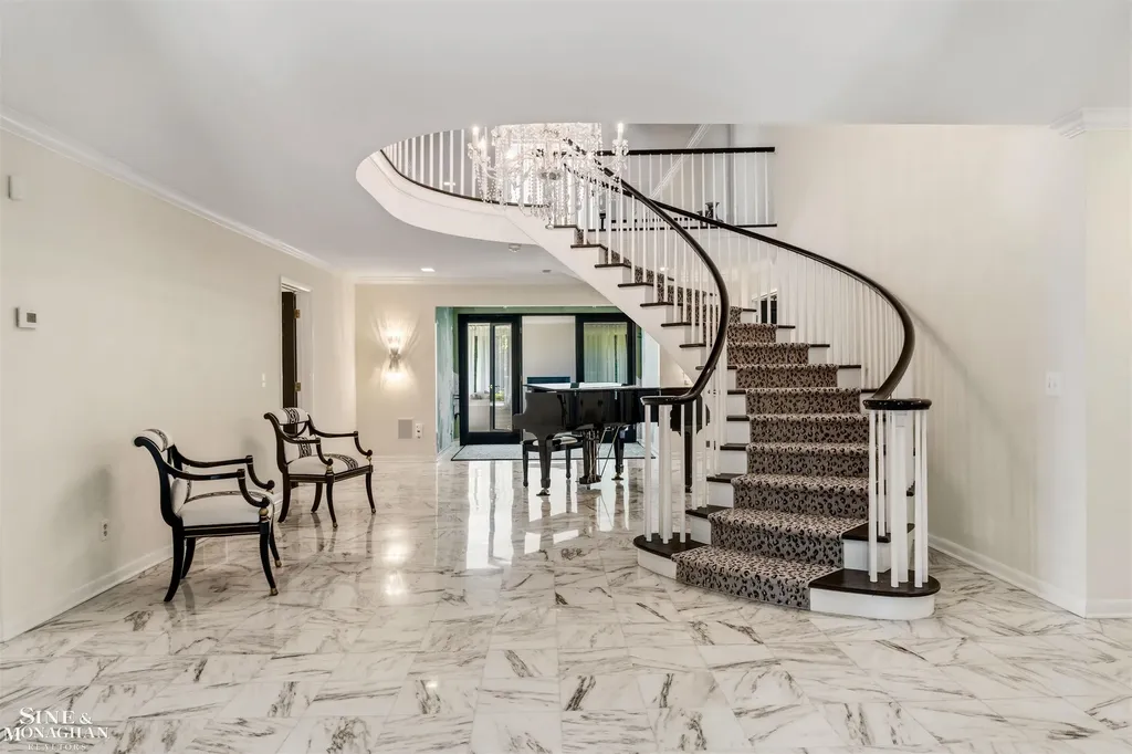 89 Lake Shore Road Grosse Pointe Farms City MI 48236