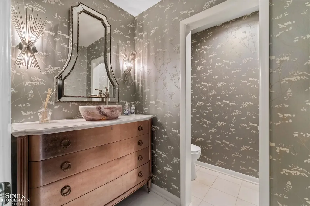 89 Lake Shore Road Grosse Pointe Farms City MI 48236