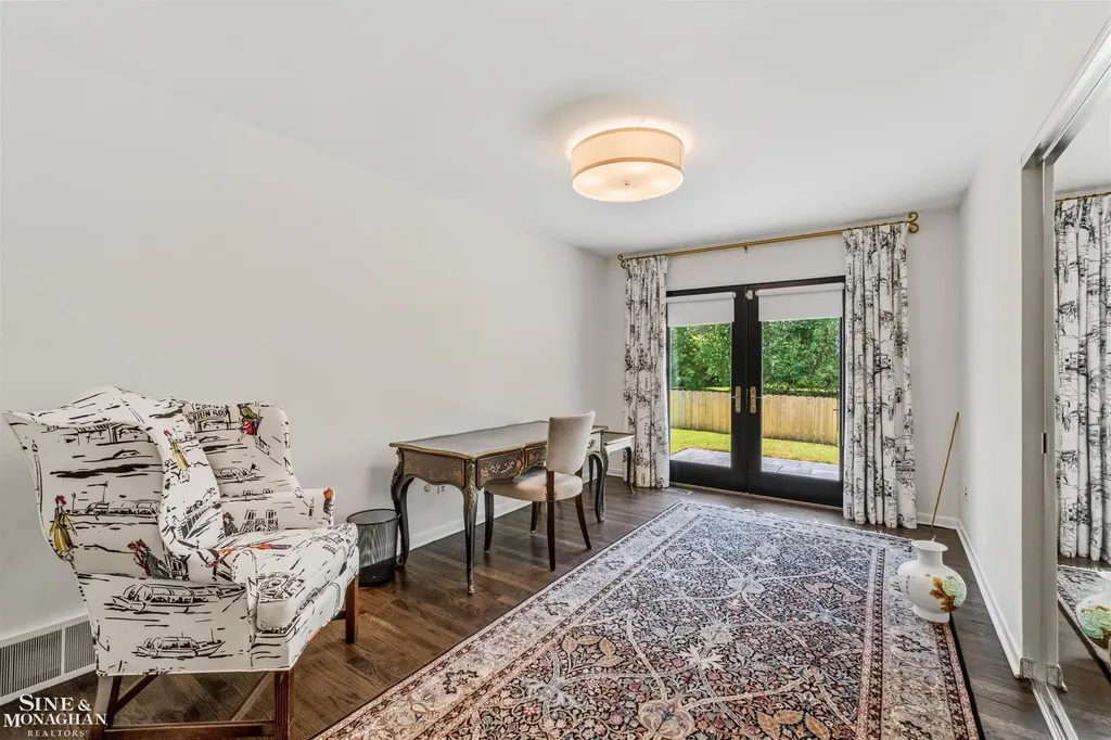 89 Lake Shore Road Grosse Pointe Farms City MI 48236