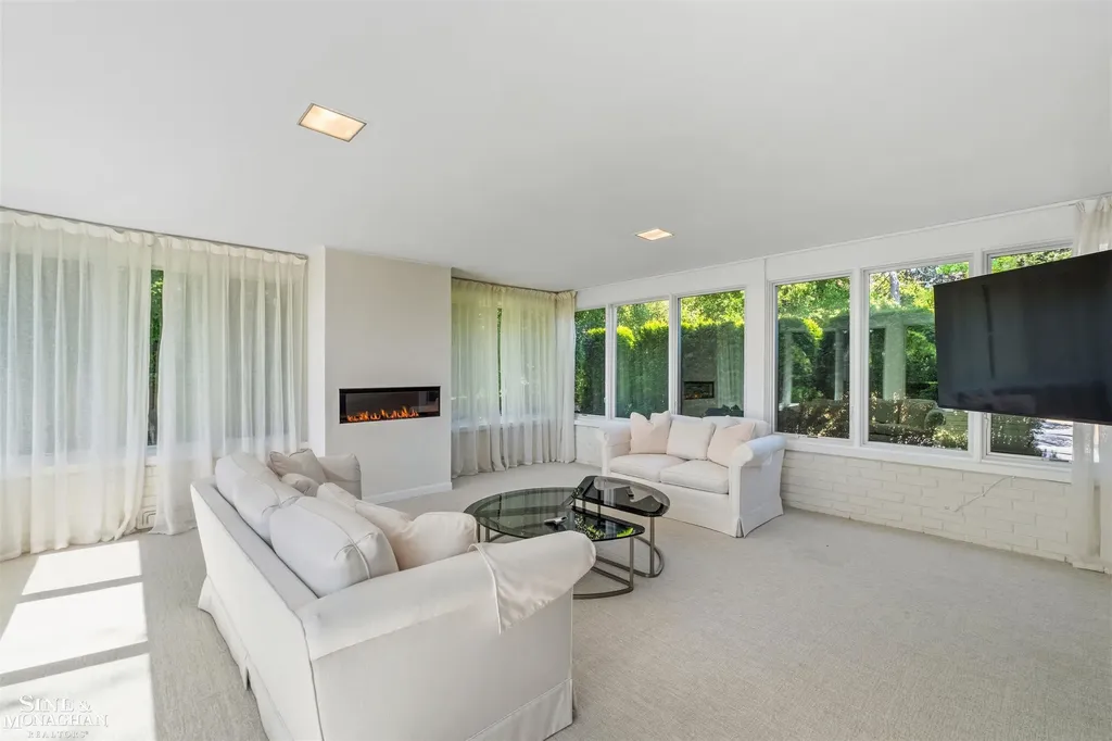 89 Lake Shore Road Grosse Pointe Farms City MI 48236