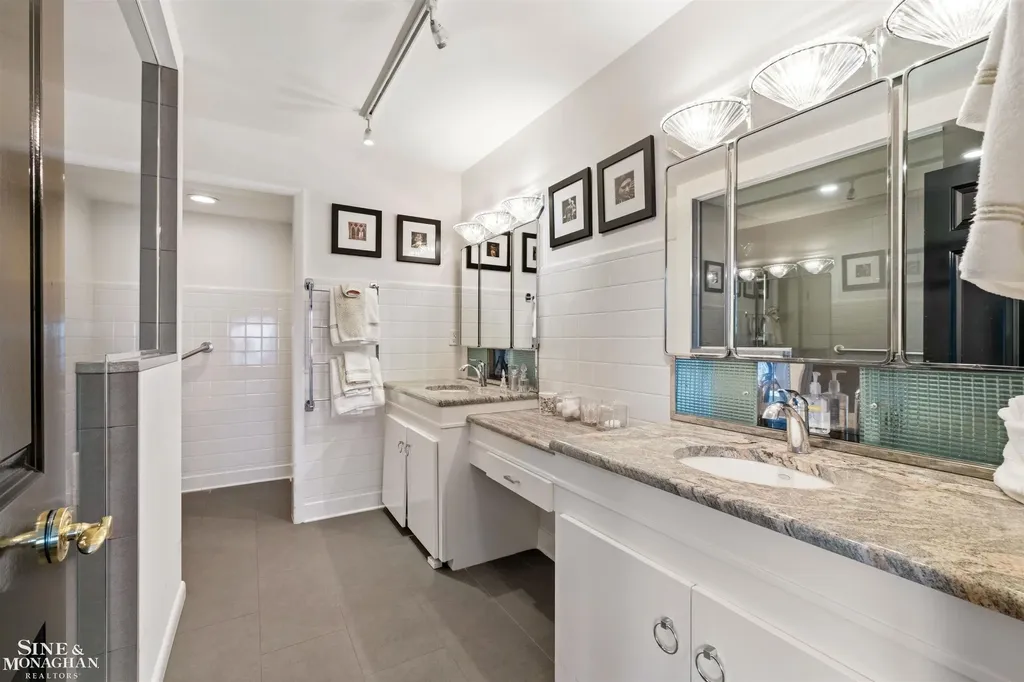 89 Lake Shore Road Grosse Pointe Farms City MI 48236