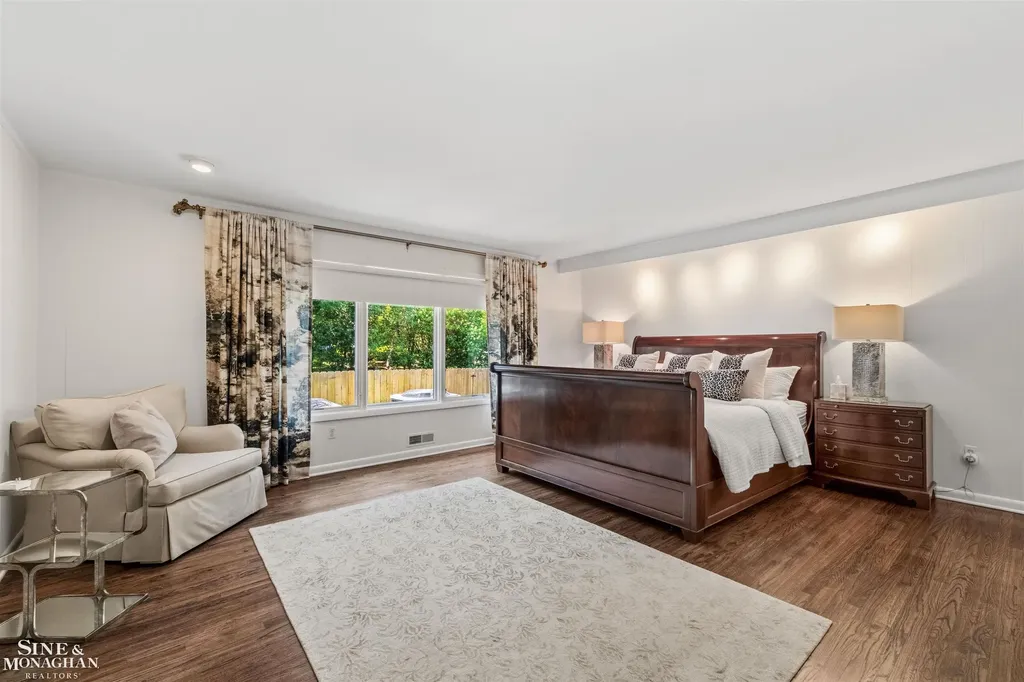 89 Lake Shore Road Grosse Pointe Farms City MI 48236