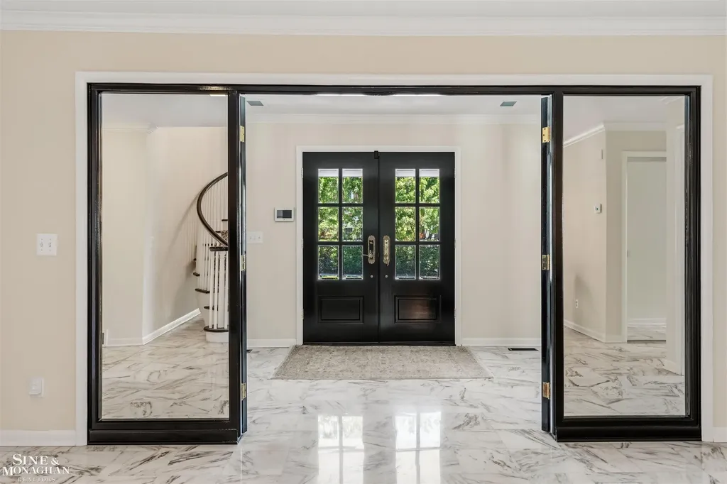 89 Lake Shore Road Grosse Pointe Farms City MI 48236