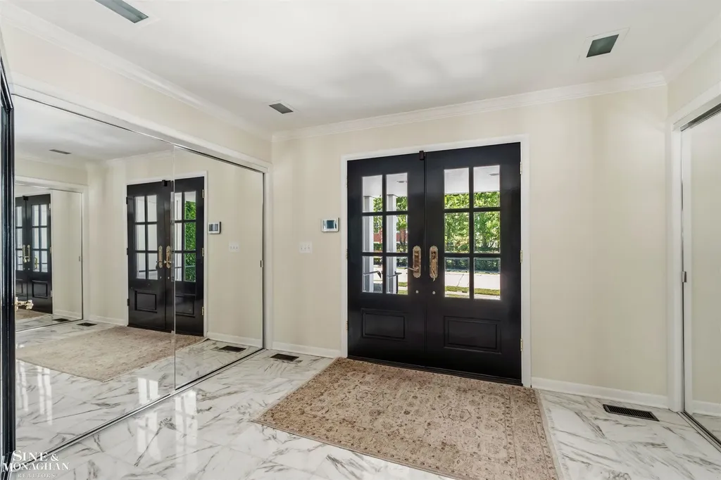 89 Lake Shore Road Grosse Pointe Farms City MI 48236