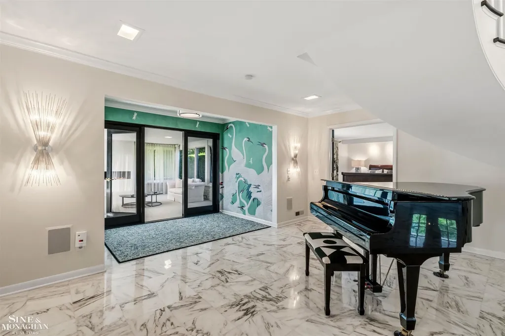 89 Lake Shore Road Grosse Pointe Farms City MI 48236