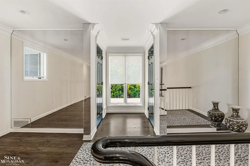 89 Lake Shore Road Grosse Pointe Farms City MI 48236