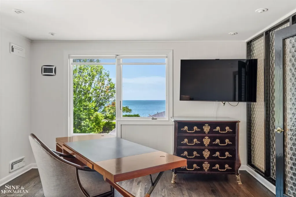 89 Lake Shore Road Grosse Pointe Farms City MI 48236