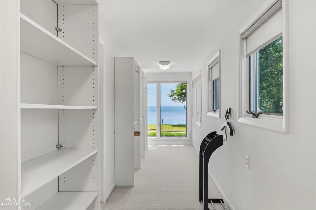89 Lake Shore Road Grosse Pointe Farms City MI 48236
