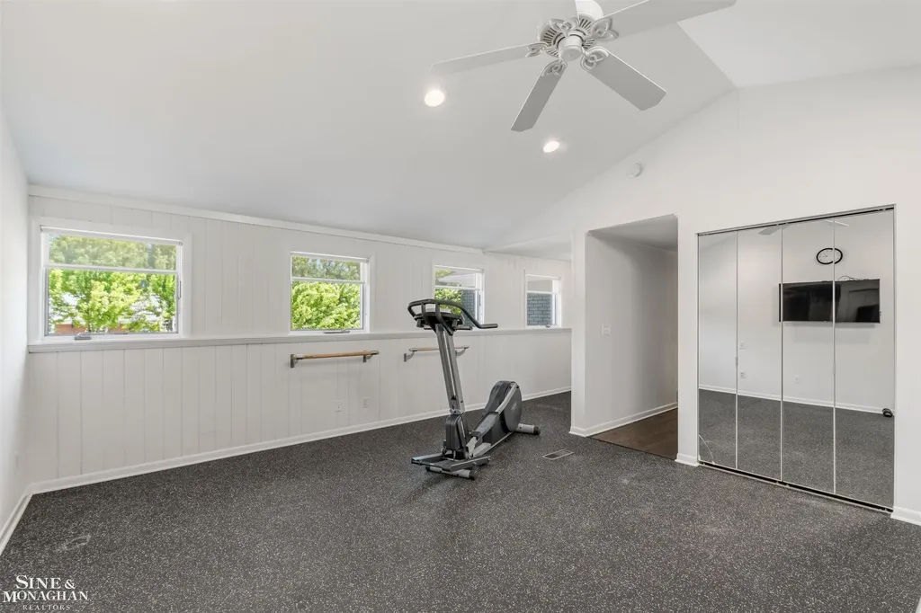 89 Lake Shore Road Grosse Pointe Farms City MI 48236