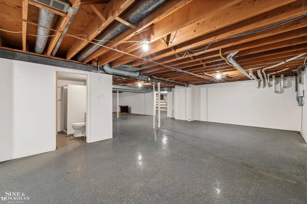 89 Lake Shore Road Grosse Pointe Farms City MI 48236
