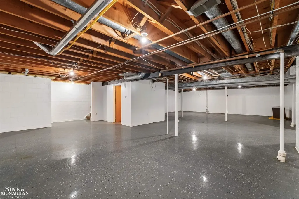 89 Lake Shore Road Grosse Pointe Farms City MI 48236