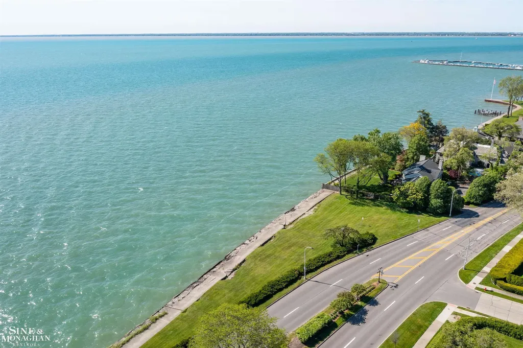 89 Lake Shore Road Grosse Pointe Farms City MI 48236
