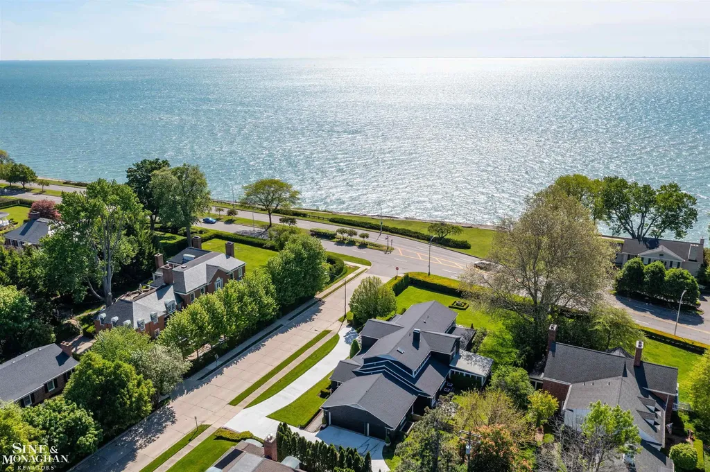 89 Lake Shore Road Grosse Pointe Farms City MI 48236
