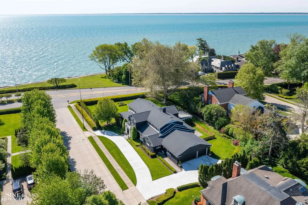 89 Lake Shore Road Grosse Pointe Farms City MI 48236